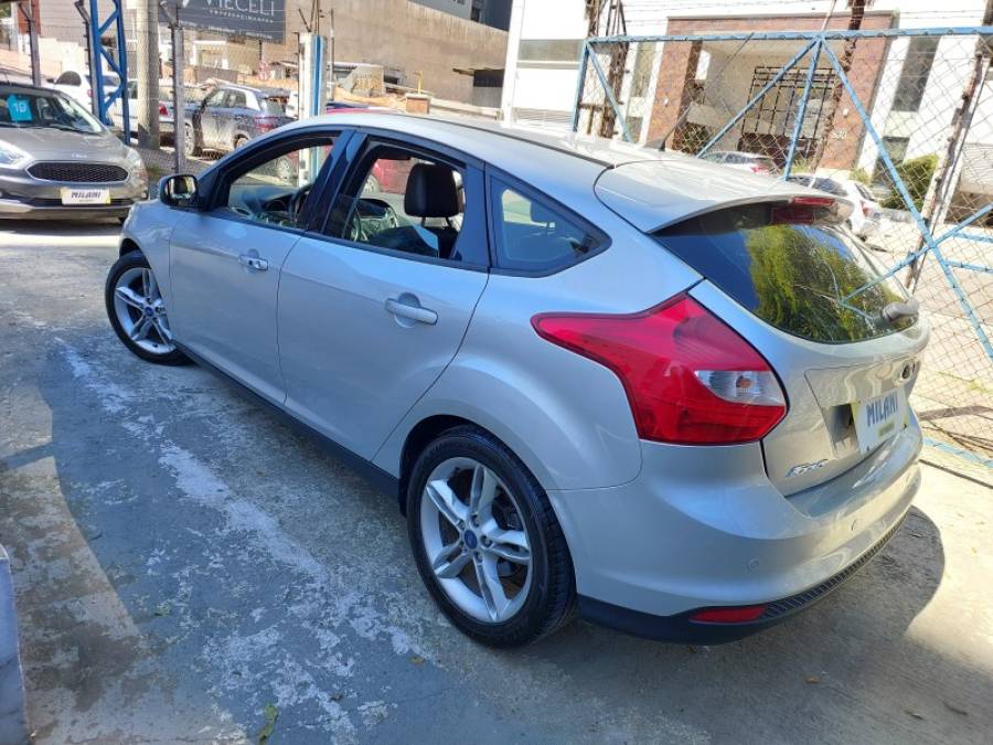 FORD - FOCUS - 2013/2014 - Prata - R$ 52.900,00