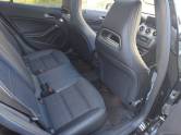 MERCEDES-BENZ - GLA 200 - 2014/2015 - Preta - R$ 111.900,00