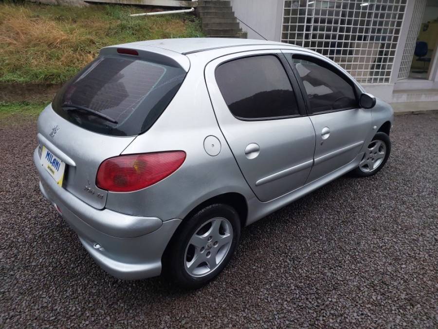 PEUGEOT - 206 - 2004/2004 - Prata - R$ 15.500,00