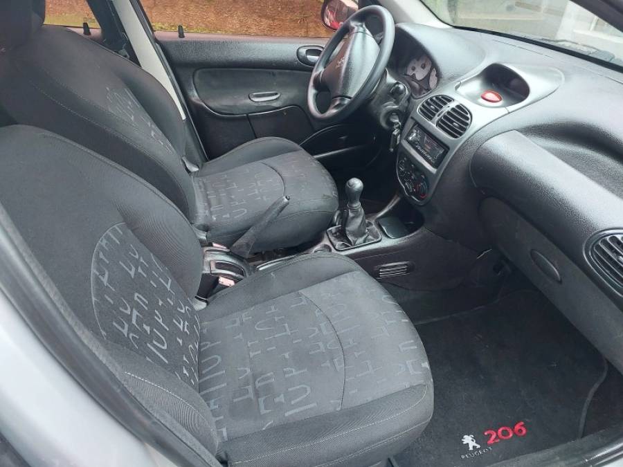 PEUGEOT - 206 - 2004/2004 - Prata - R$ 15.500,00