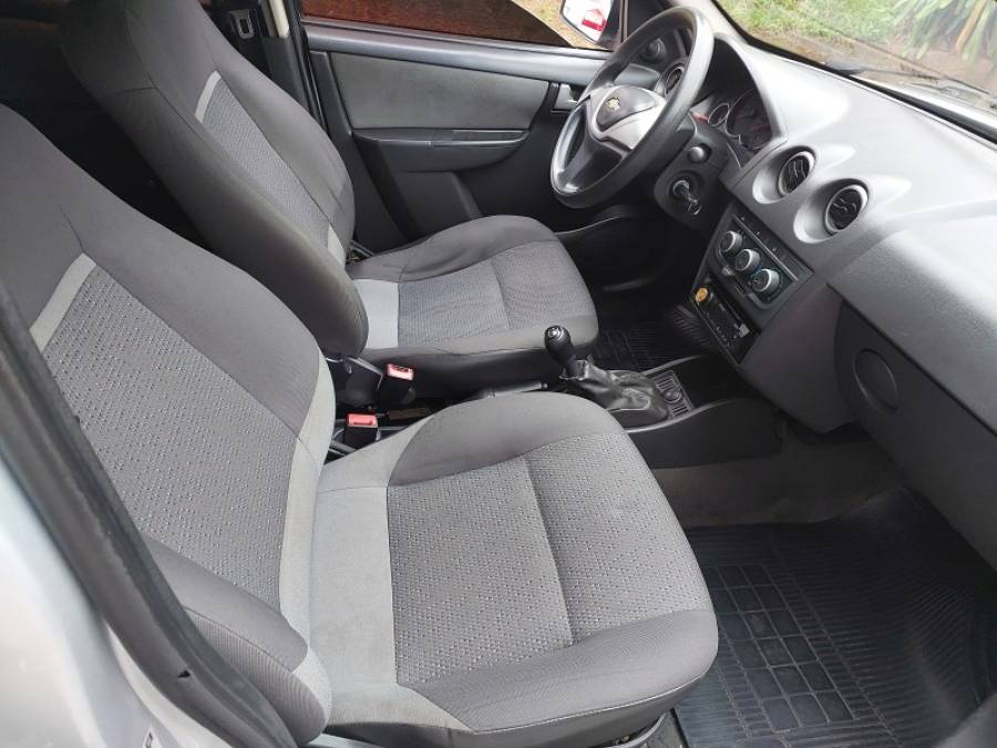 CHEVROLET - CELTA - 2013/2013 - Prata - R$ 35.500,00