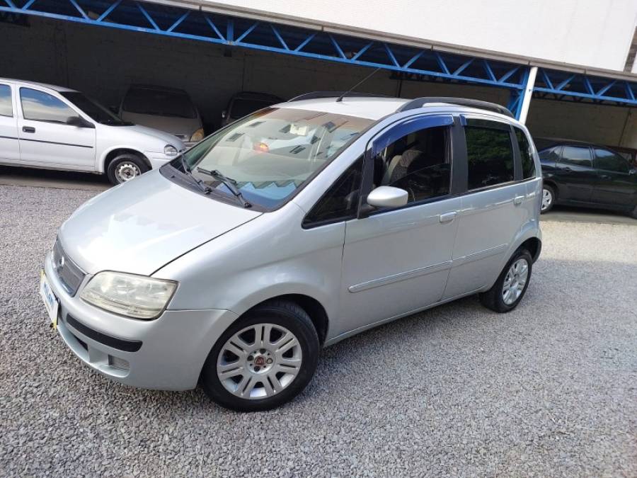 FIAT - IDEA - 2005/2006 - Prata - R$ 26.500,00