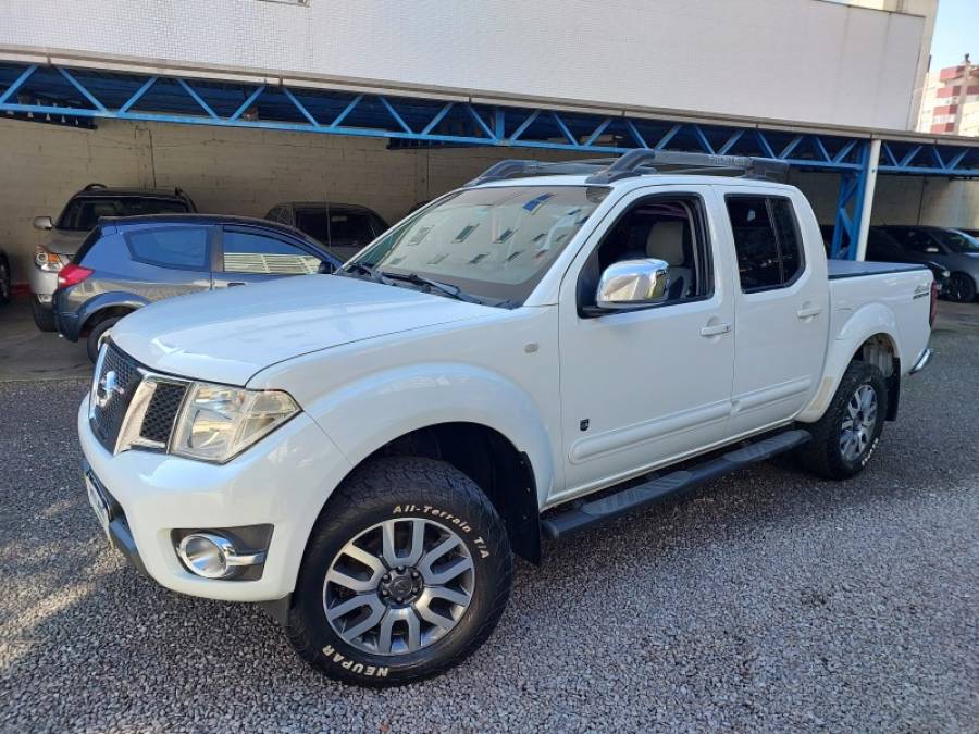 NISSAN - FRONTIER - 2013/2014 - Branca - R$ 102.900,00