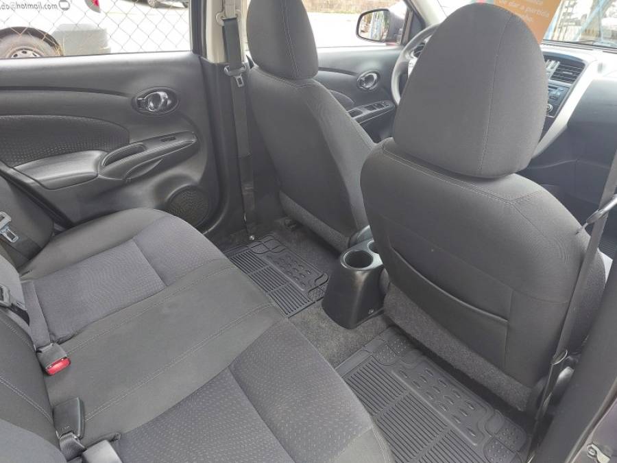 NISSAN - VERSA - 2018/2018 - Cinza - R$ 57.900,00