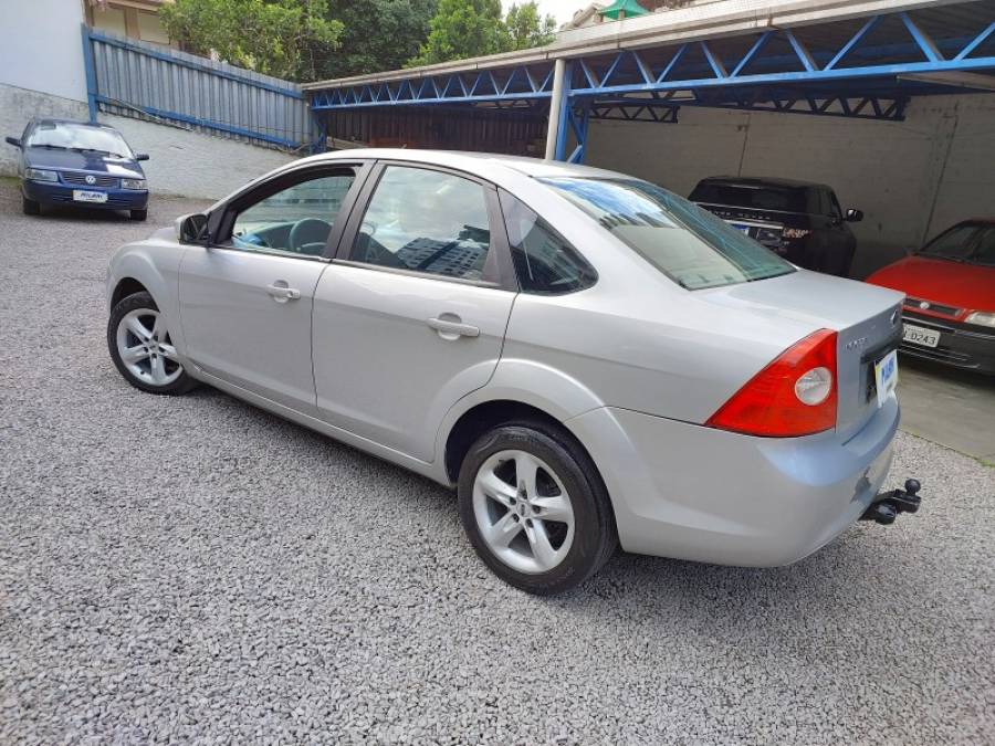 FORD - FOCUS - 2008/2009 - Prata - R$ 35.900,00