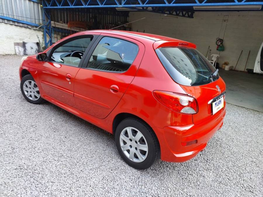 PEUGEOT - 207 - 2013/2014 - Vermelha - R$ 30.900,00