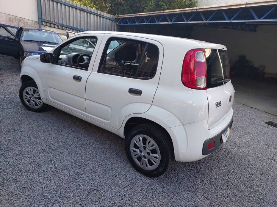 FIAT - UNO - 2013/2014 - Branca - R$ 33.900,00