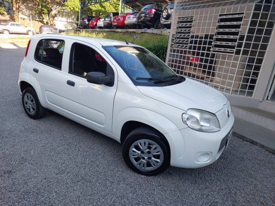 FIAT - UNO - 2013/2014 - Branca - R$ 33.900,00