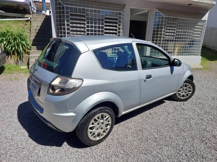 FORD - KA - 2012/2013 - Prata - R$ 28.900,00
