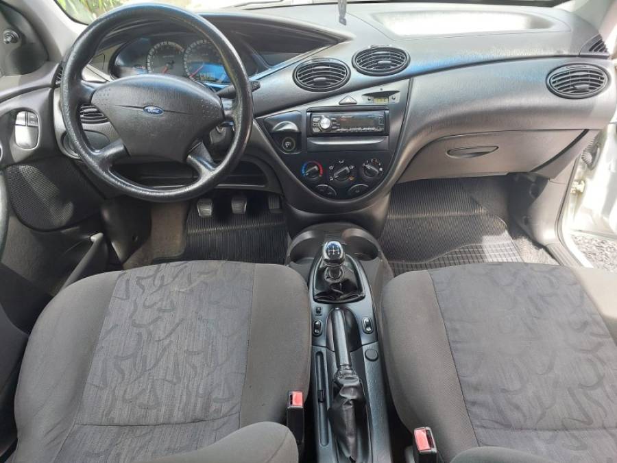 FORD - FOCUS - 2007/2008 - Prata - R$ 27.900,00