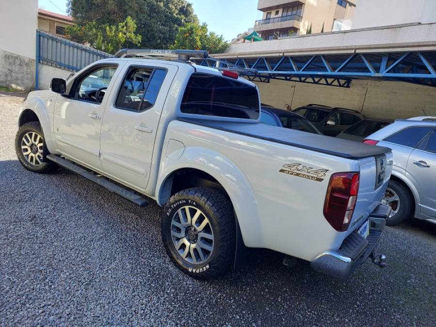 NISSAN - FRONTIER - 2013/2014 - Branca - R$ 102.900,00
