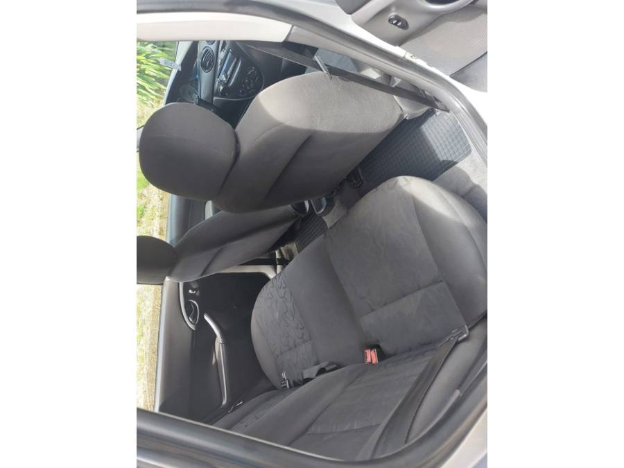 FORD - FOCUS - 2007/2008 - Prata - R$ 27.900,00