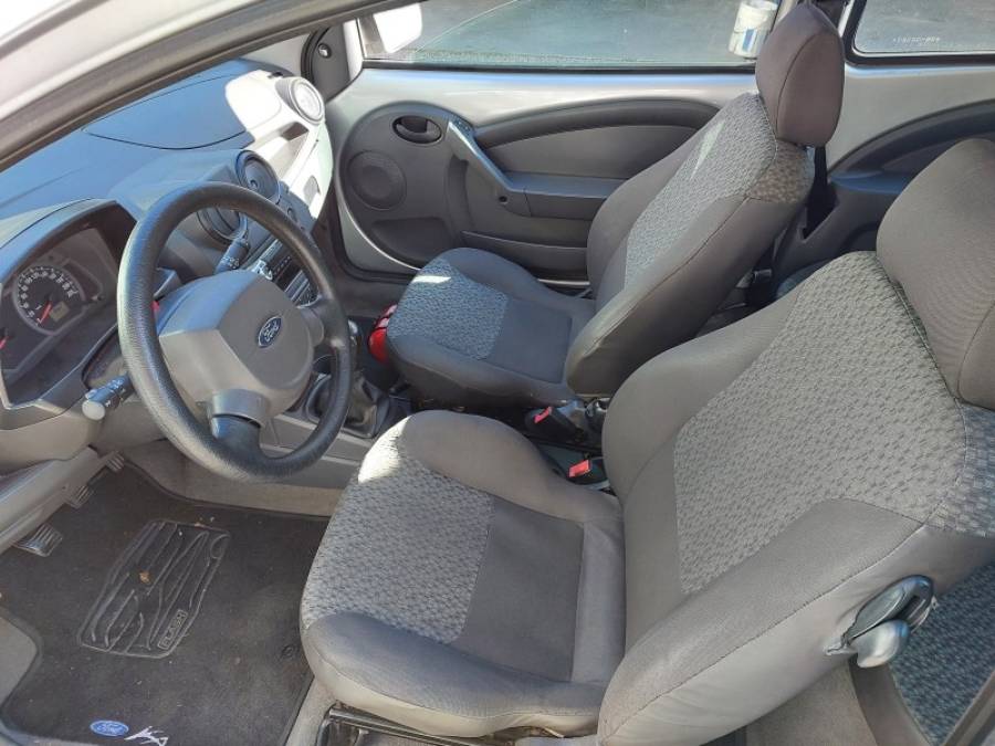 FORD - KA - 2012/2013 - Prata - R$ 28.900,00