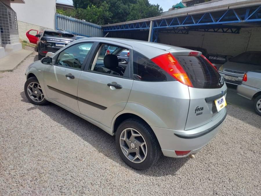 FORD - FOCUS - 2007/2008 - Prata - R$ 27.900,00