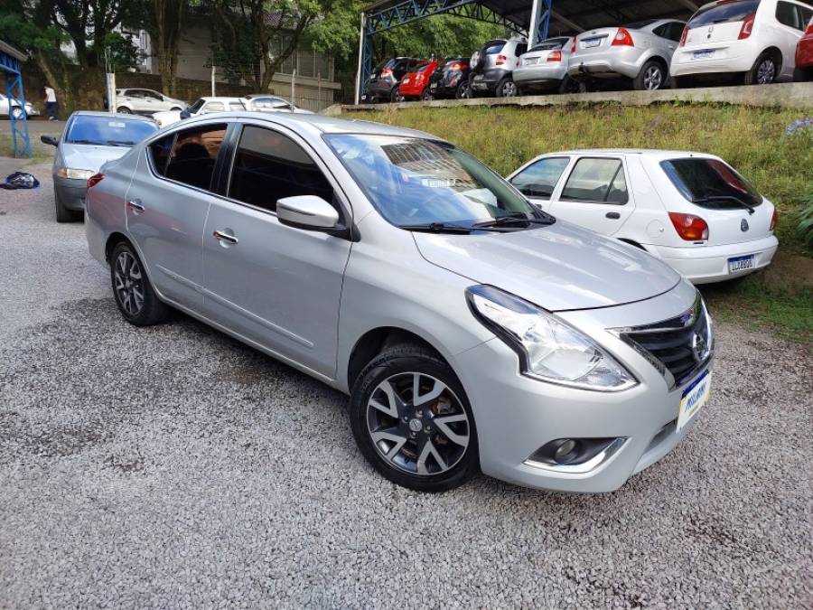 NISSAN - VERSA - 2016/2016 - Prata - R$ 51.900,00