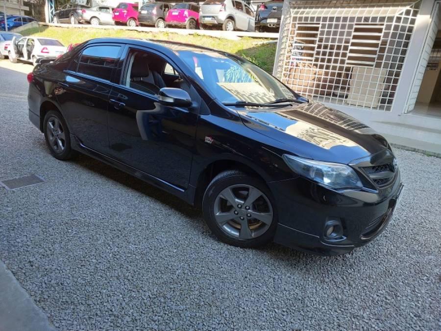 TOYOTA - COROLLA - 2013/2014 - Preta - R$ 73.900,00