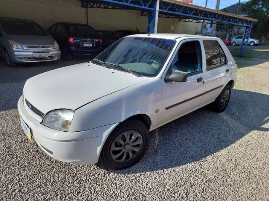 FORD - FIESTA - 2003/2004 - Branca - R$ 16.900,00