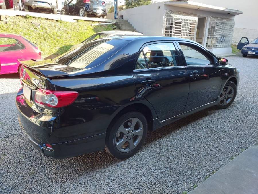 TOYOTA - COROLLA - 2013/2014 - Preta - R$ 73.900,00