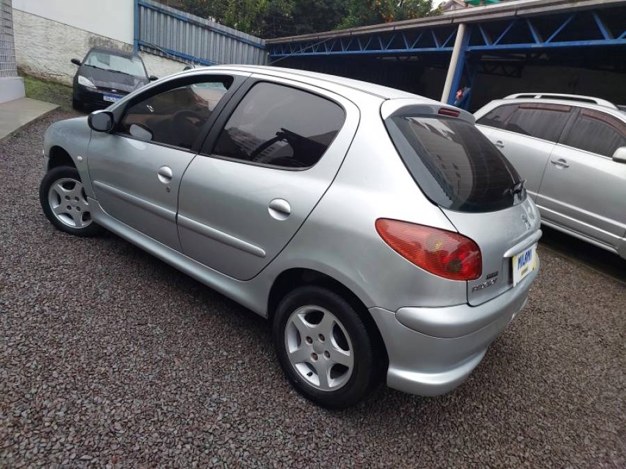 PEUGEOT - 206 - 2004/2004 - Prata - R$ 15.500,00