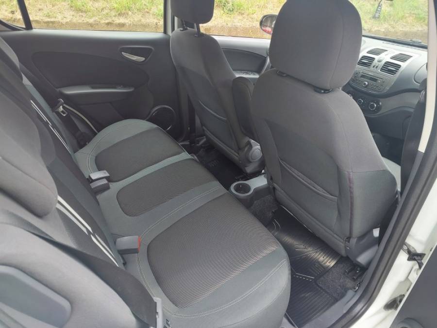 FIAT - PALIO - 2016/2017 - Branca - R$ 51.900,00