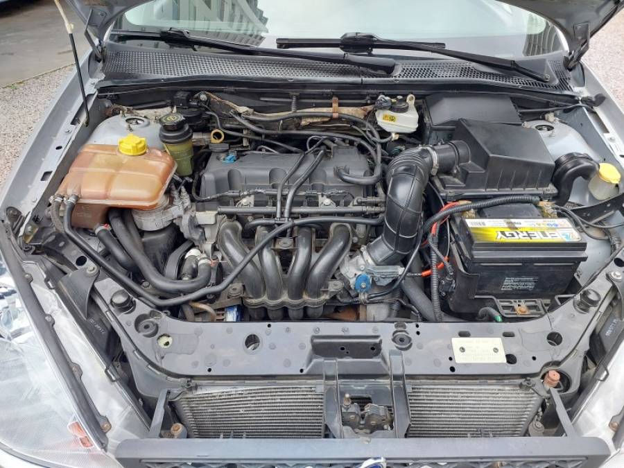 FORD - FOCUS - 2005/2005 - Prata - R$ 22.900,00