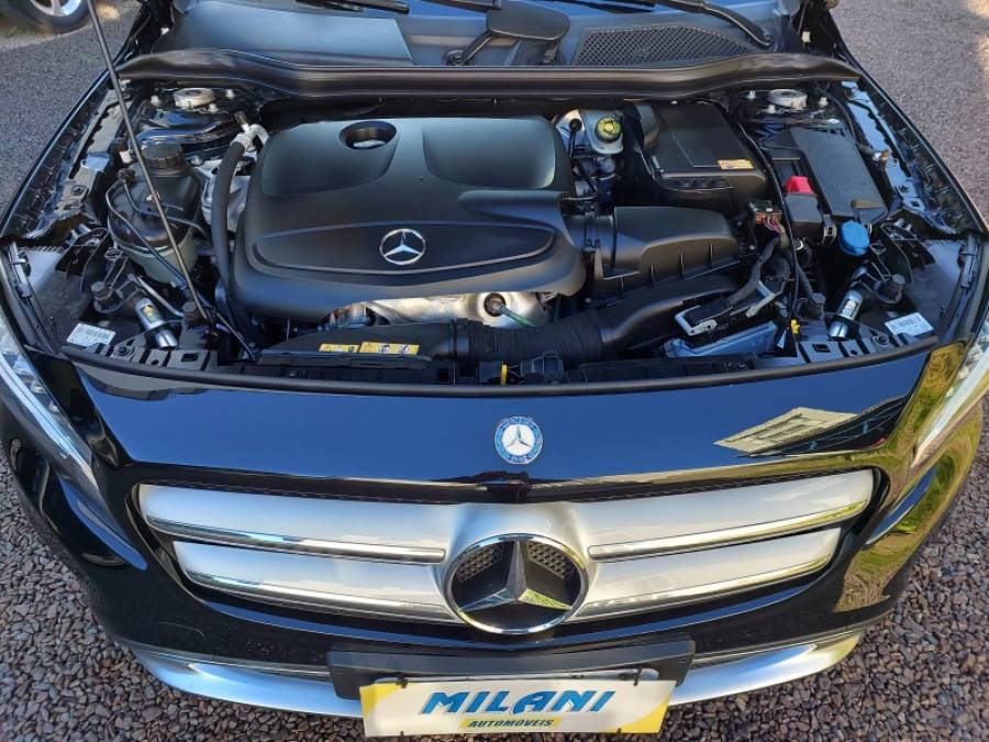 MERCEDES-BENZ - GLA 200 - 2014/2015 - Preta - R$ 111.900,00