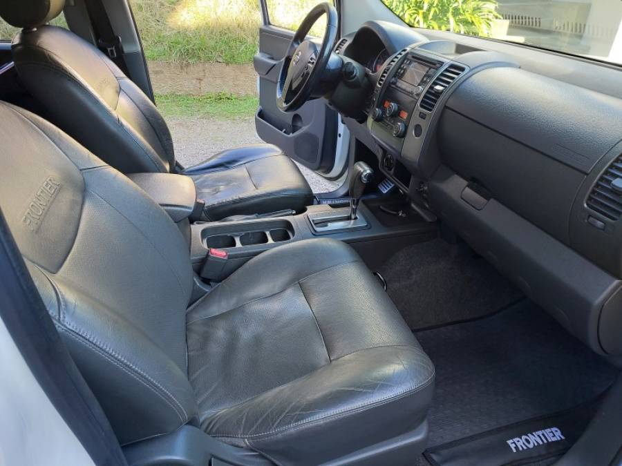 NISSAN - FRONTIER - 2013/2014 - Branca - R$ 102.900,00