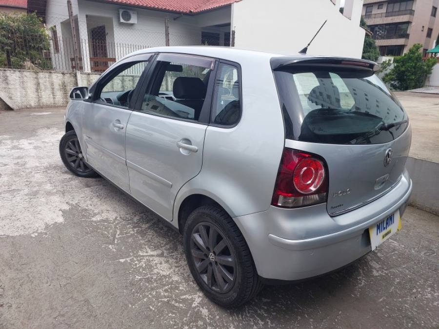 VOLKSWAGEN - POLO - 2012/2012 - Prata - R$ 41.900,00