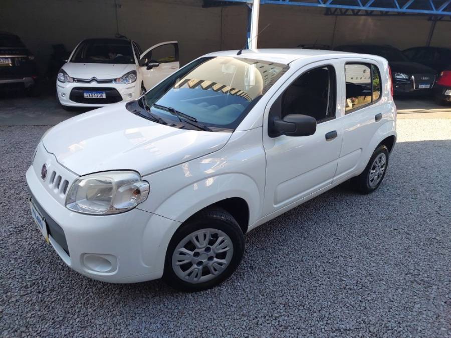 FIAT - UNO - 2013/2014 - Branca - R$ 33.900,00