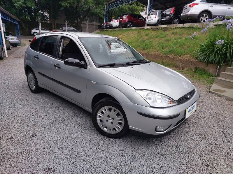 FORD - FOCUS - 2005/2005 - Prata - R$ 22.900,00