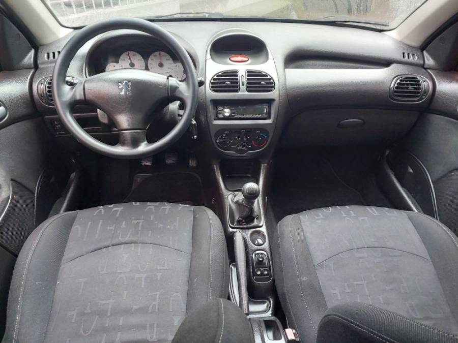 PEUGEOT - 206 - 2004/2004 - Prata - R$ 15.500,00
