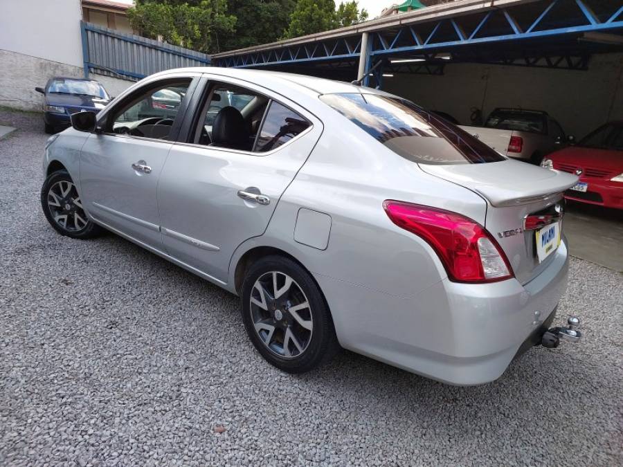 NISSAN - VERSA - 2016/2016 - Prata - R$ 51.900,00