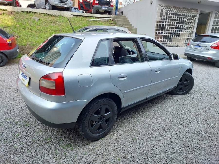 AUDI - A3 - 2005/2005 - Prata - R$ 30.900,00