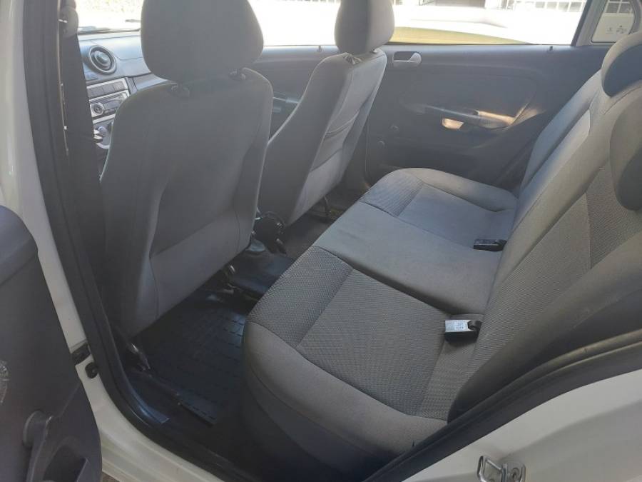 VOLKSWAGEN - VOYAGE - 2012/2013 - Branca - R$ 35.900,00