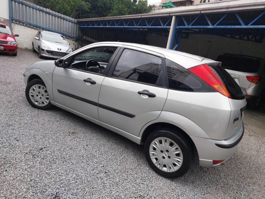 FORD - FOCUS - 2005/2005 - Prata - R$ 22.900,00