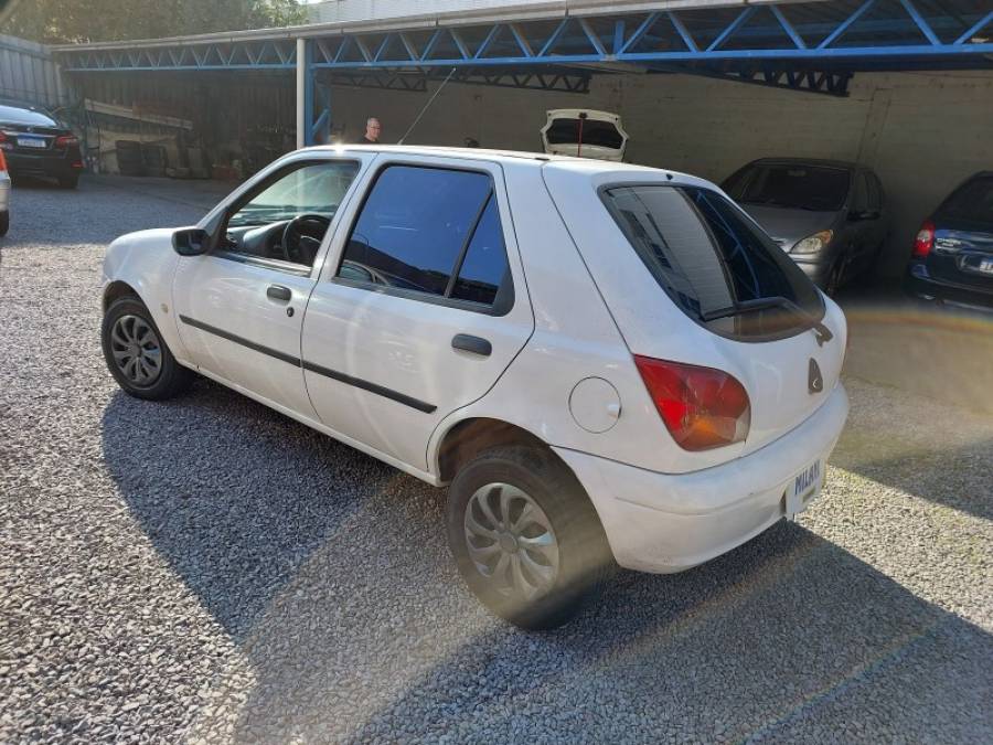 FORD - FIESTA - 2003/2004 - Branca - R$ 16.900,00