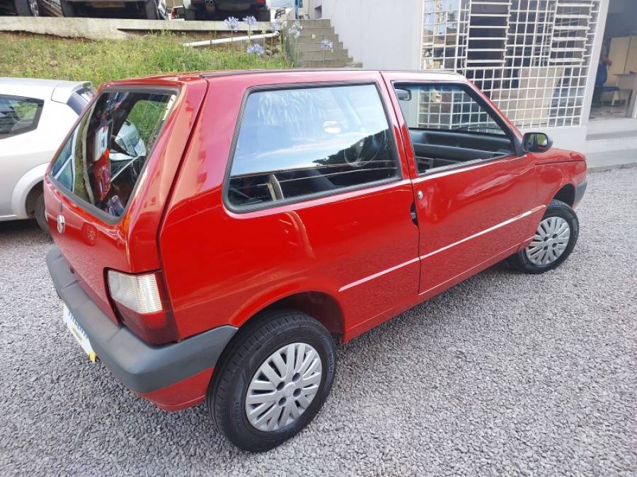 FIAT - UNO - 2010/2011 - Vermelha - R$ 19.900,00