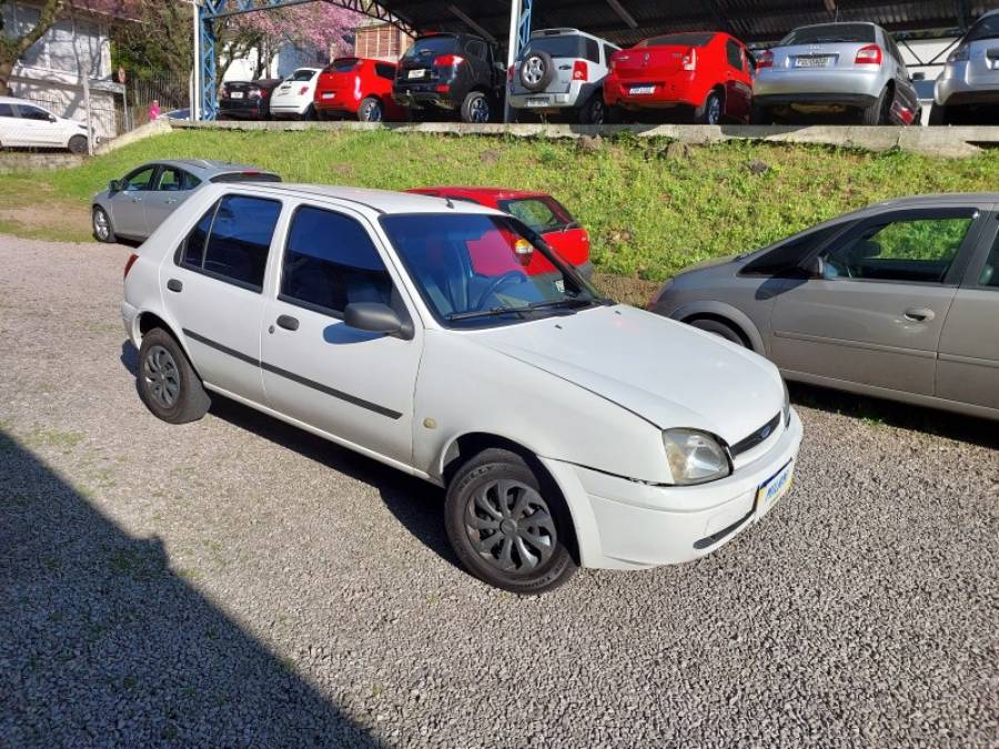 FORD - FIESTA - 2003/2004 - Branca - R$ 16.900,00