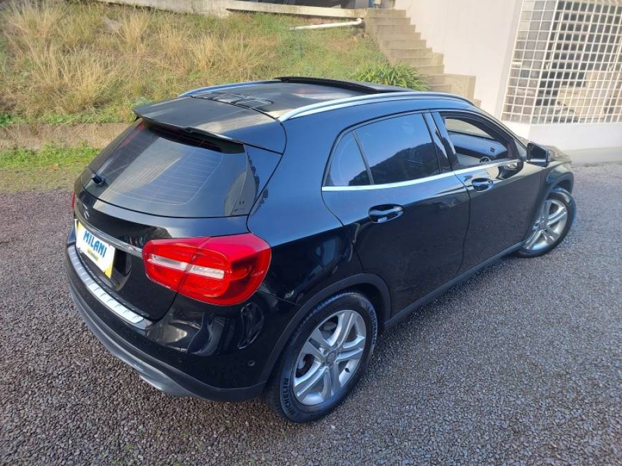 MERCEDES-BENZ - GLA 200 - 2014/2015 - Preta - R$ 111.900,00