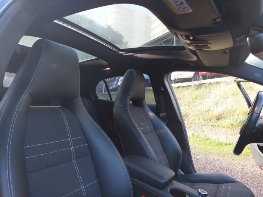 MERCEDES-BENZ - GLA 200 - 2014/2015 - Preta - R$ 111.900,00