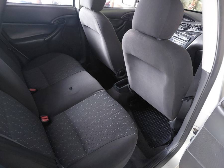 FORD - FOCUS - 2005/2005 - Prata - R$ 22.900,00