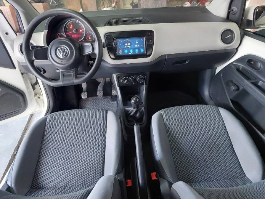 VOLKSWAGEN - UP - 2014/2015 - Branca - R$ 40.900,00