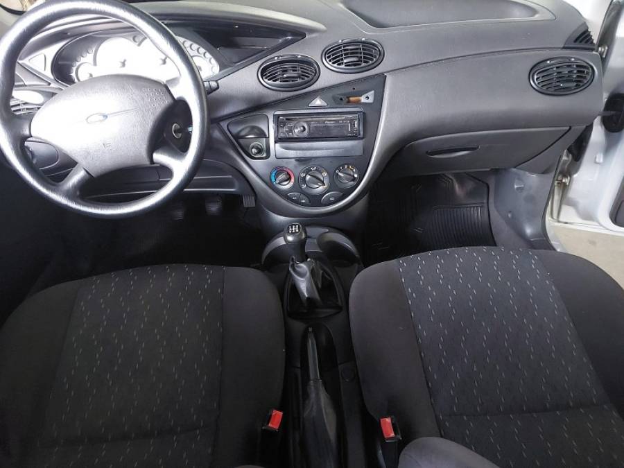 FORD - FOCUS - 2005/2005 - Prata - R$ 22.900,00
