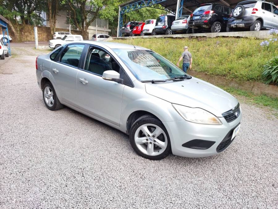 FORD - FOCUS - 2008/2009 - Prata - R$ 35.900,00