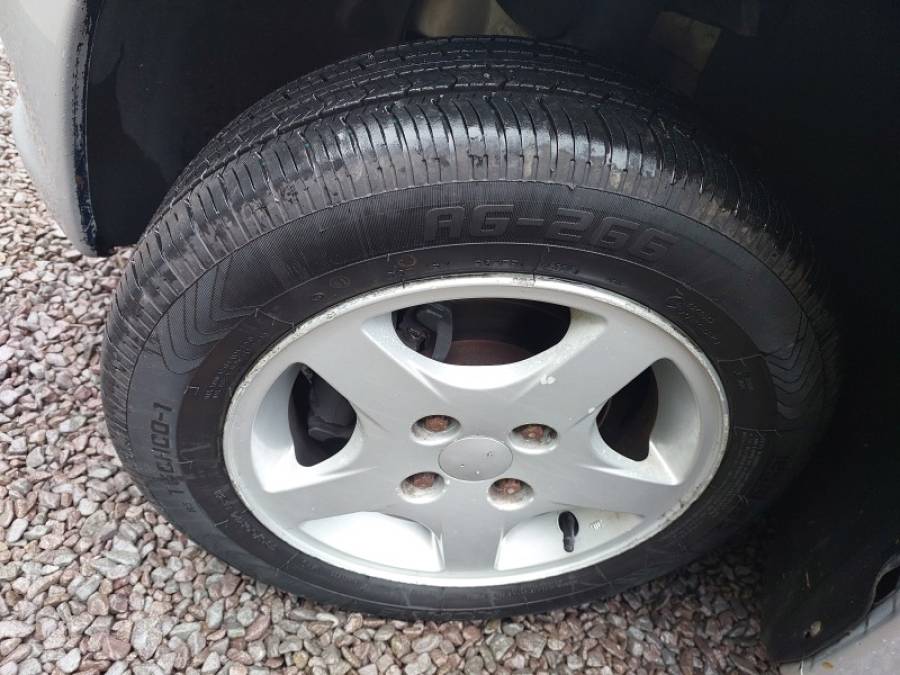 PEUGEOT - 206 - 2004/2004 - Prata - R$ 15.500,00