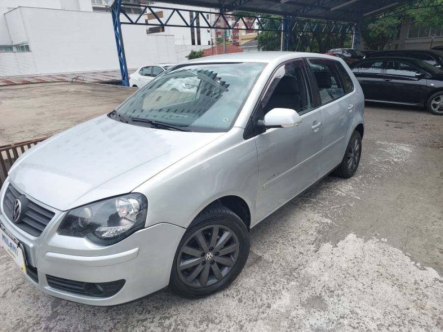 VOLKSWAGEN - POLO - 2012/2012 - Prata - R$ 41.900,00