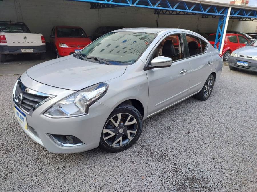 NISSAN - VERSA - 2016/2016 - Prata - R$ 51.900,00