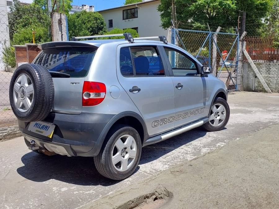 VOLKSWAGEN - CROSSFOX - 2005/2006 - Prata - R$ 30.900,00