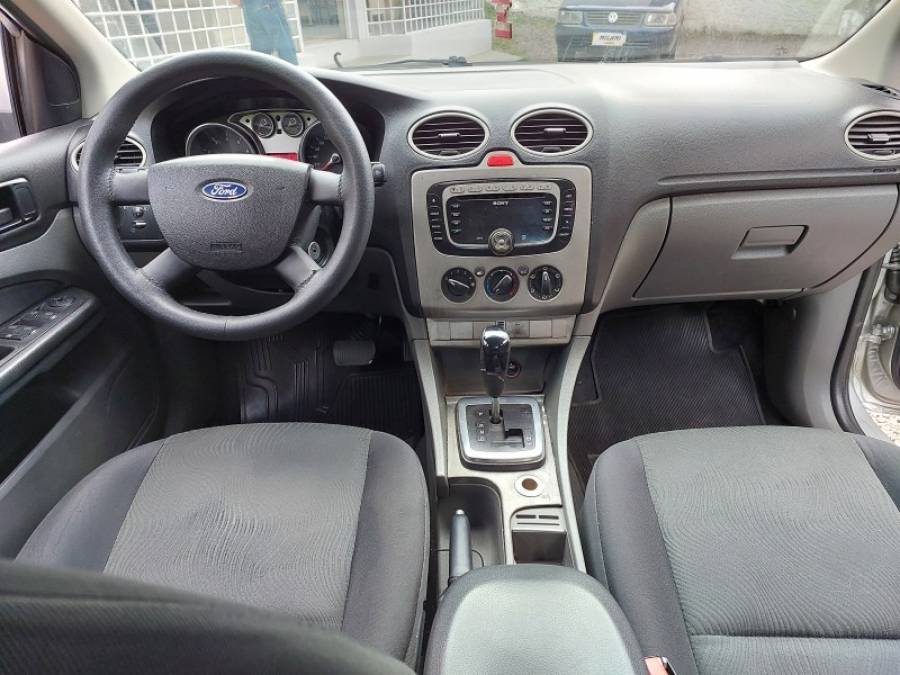 FORD - FOCUS - 2008/2009 - Prata - R$ 35.900,00